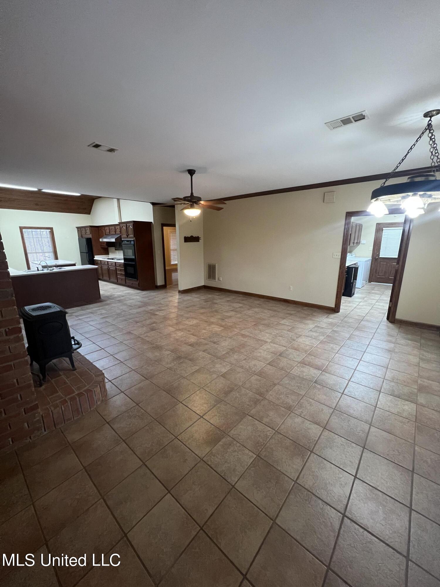 94 Semmes Grenada, MS 38901 - Photo 5 of 19 IMG_7290~photo
