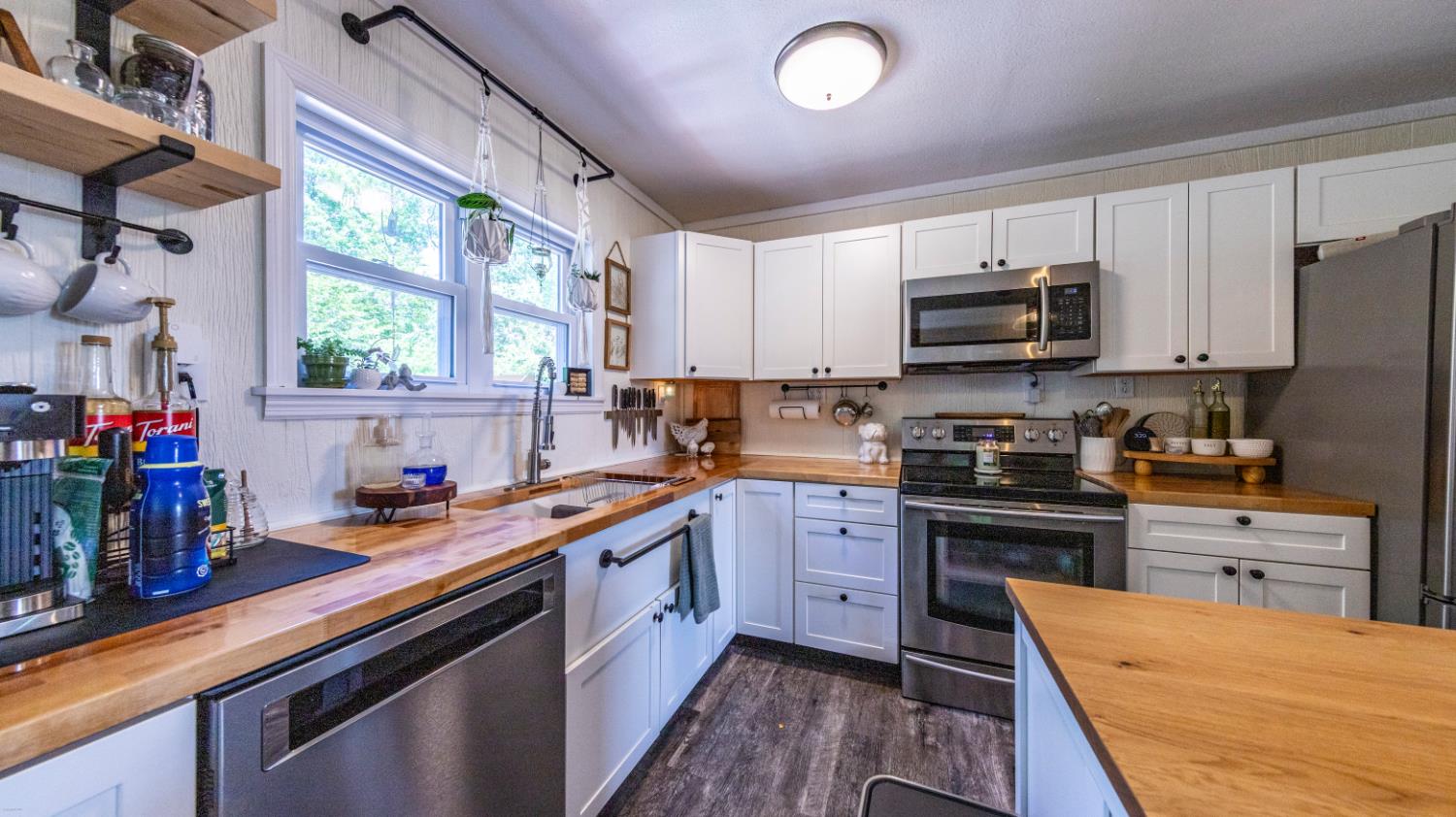 8133 Big Woods Road Metamora, IN 47030 - Photo 6 of 40