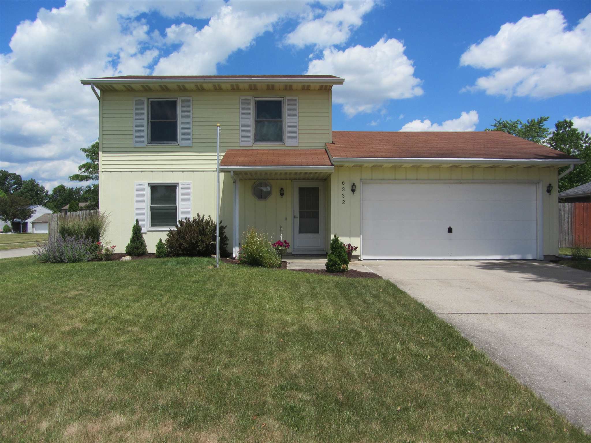 6332 Wood Rim Run Fort Wayne, IN 46825 - Photo 2 of 25 Gallery Image 2