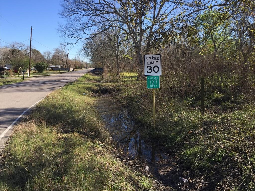 3122 Cr-727 Angleton, TX 77515 - Photo 4 of 4