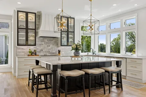 $2,250,000 | 1820 Annika Drive North, Lake Elmo, MN 55042