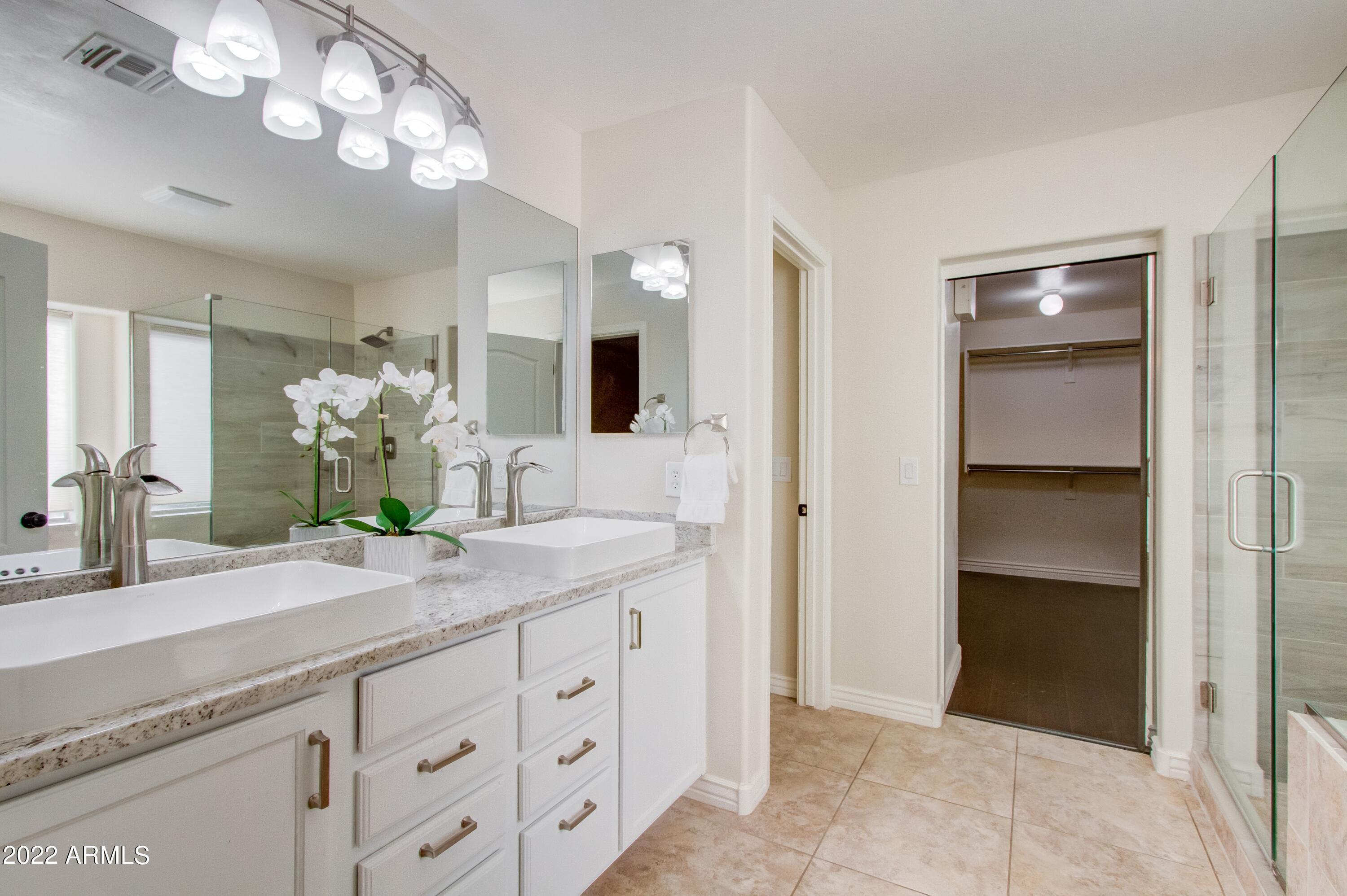 4241 East Folgers Road Phoenix, AZ 85050 - Photo 18 of 30 018_Master Bathroom