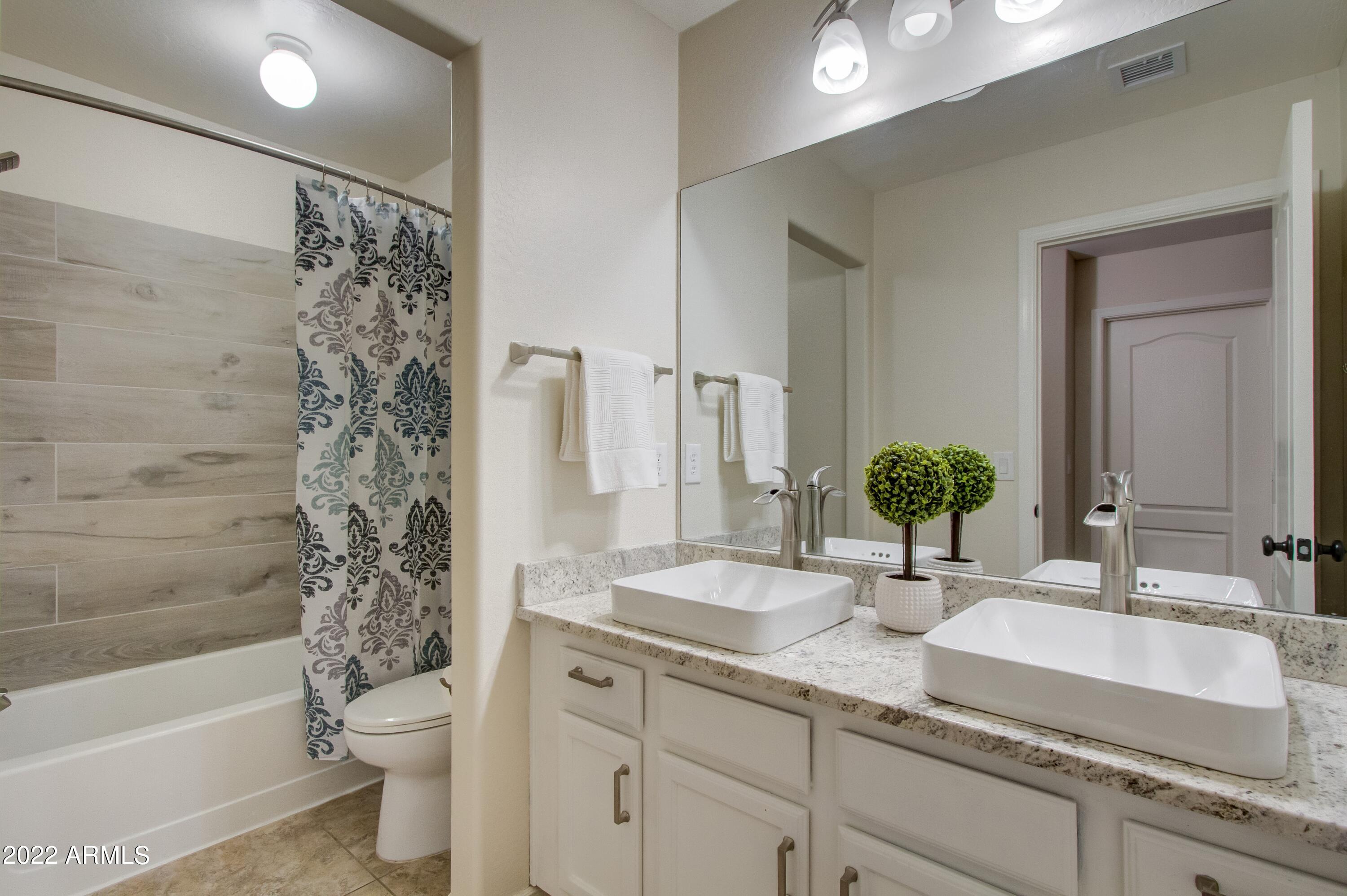 4241 East Folgers Road Phoenix, AZ 85050 - Photo 21 of 30 021_Bathroom II