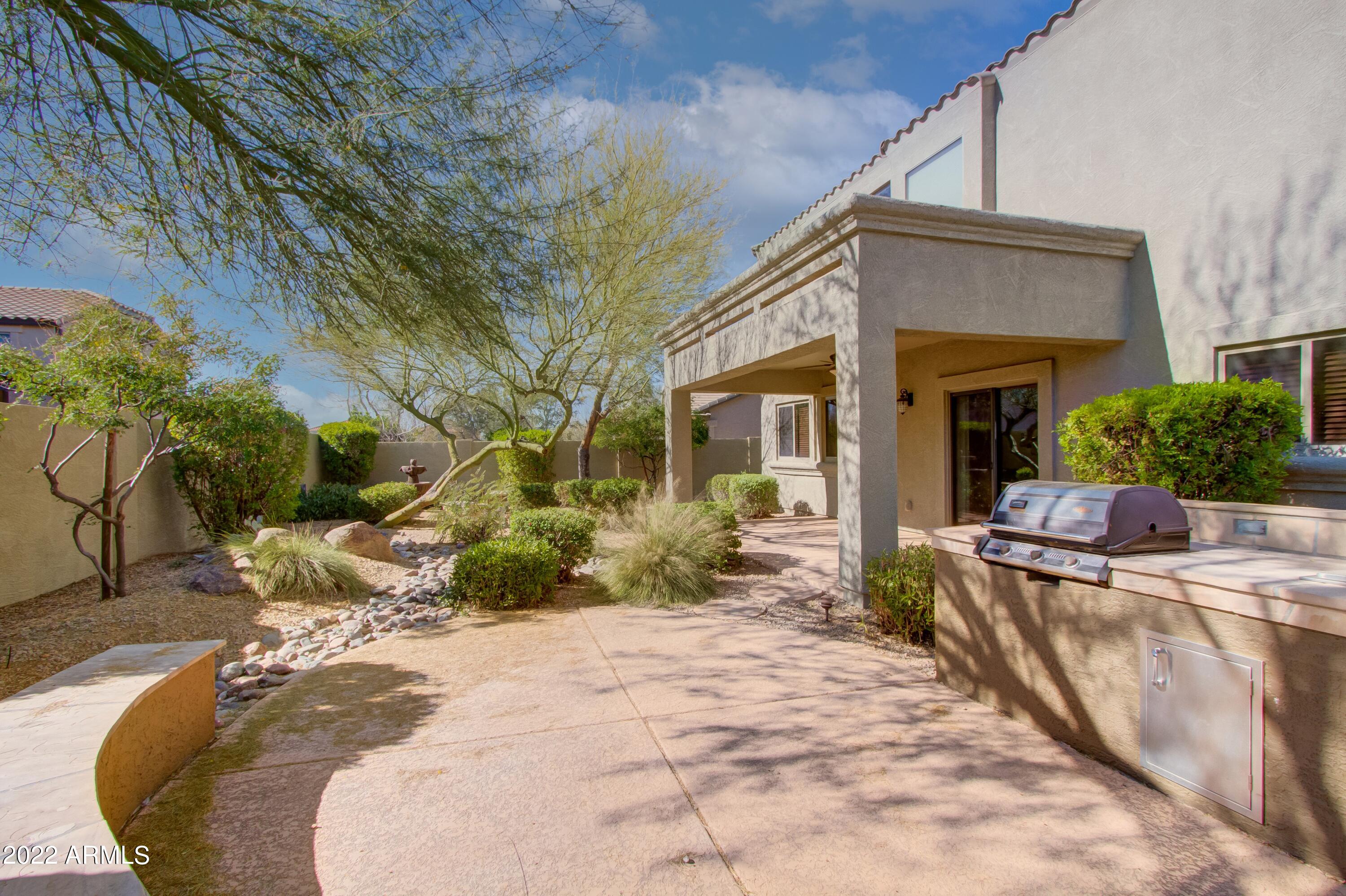 4241 East Folgers Road Phoenix, AZ 85050 - Photo 26 of 30 026_Built In Grill