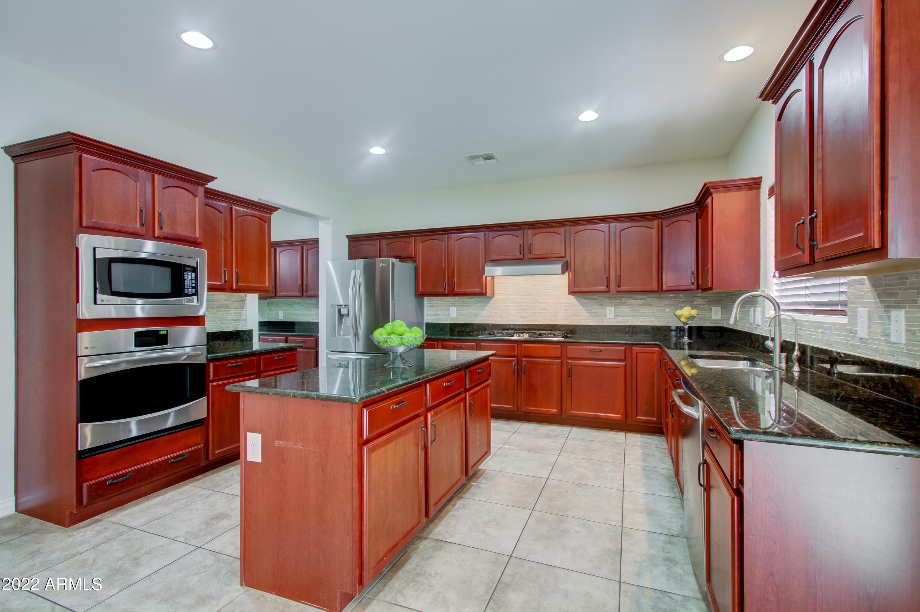 4241 East Folgers Road Phoenix, AZ 85050 - Photo 8 of 30 008_Kitchen