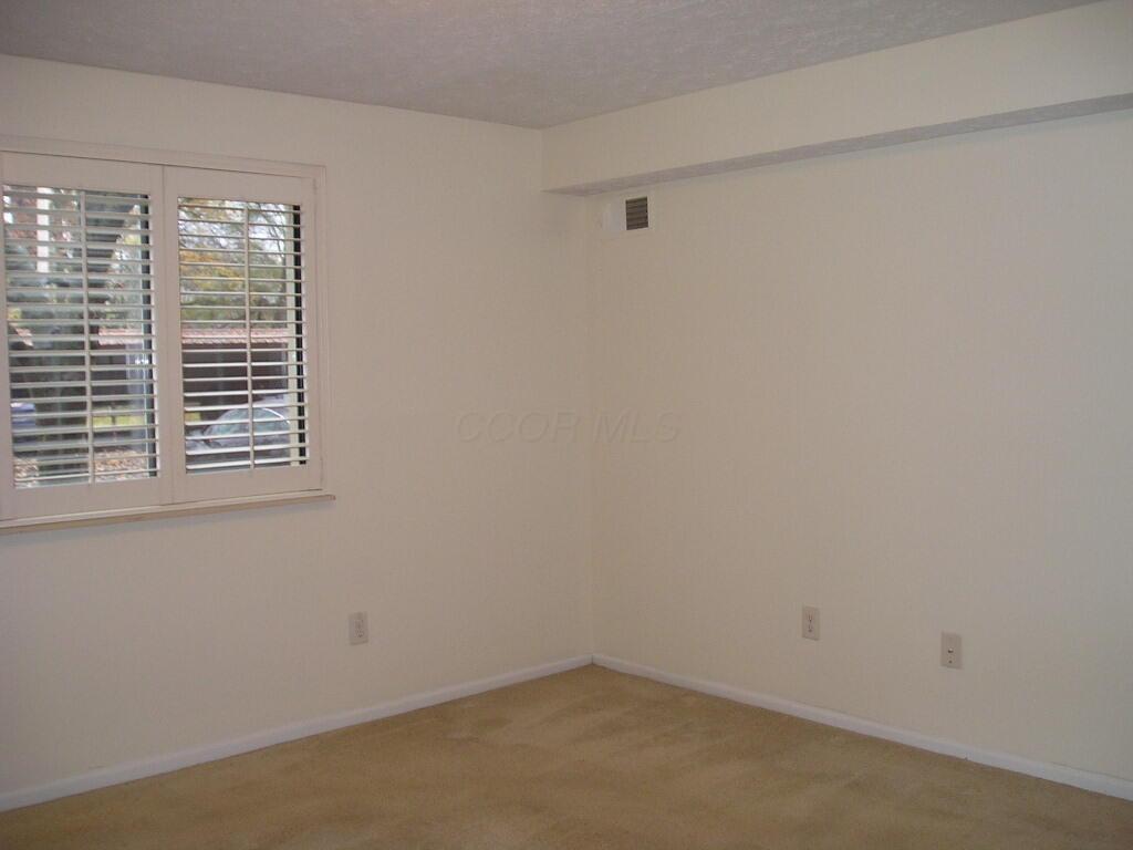 3939 Karl Road, Unit 111 Columbus, OH 43224 - Photo 10 of 22 master Suit Freshly painted and carpets cleaned through out