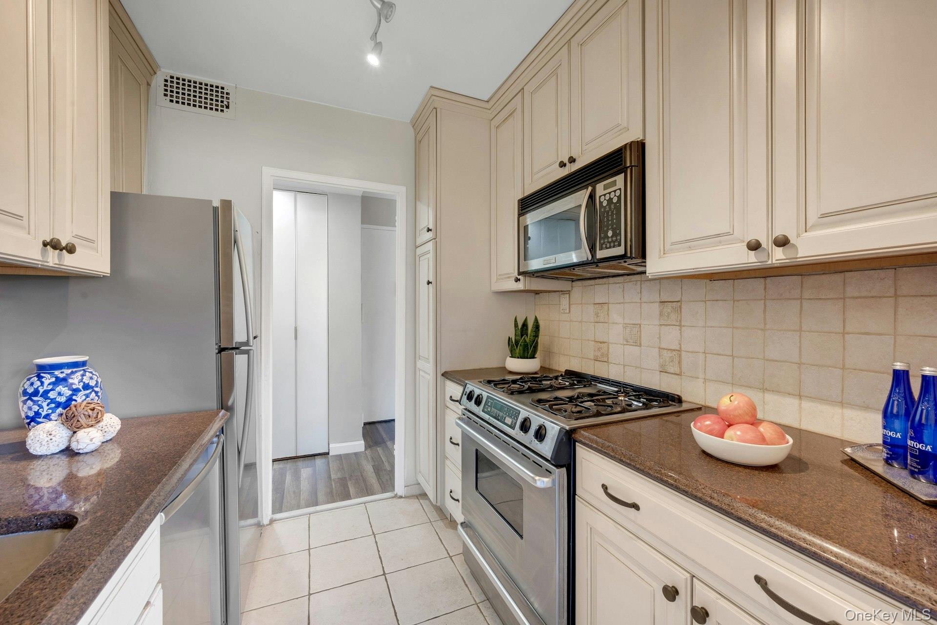 240 Garth Road, Unit 2G2 Scarsdale, NY 10583 - Photo 11 of 25 Quartz countertops in kitchen