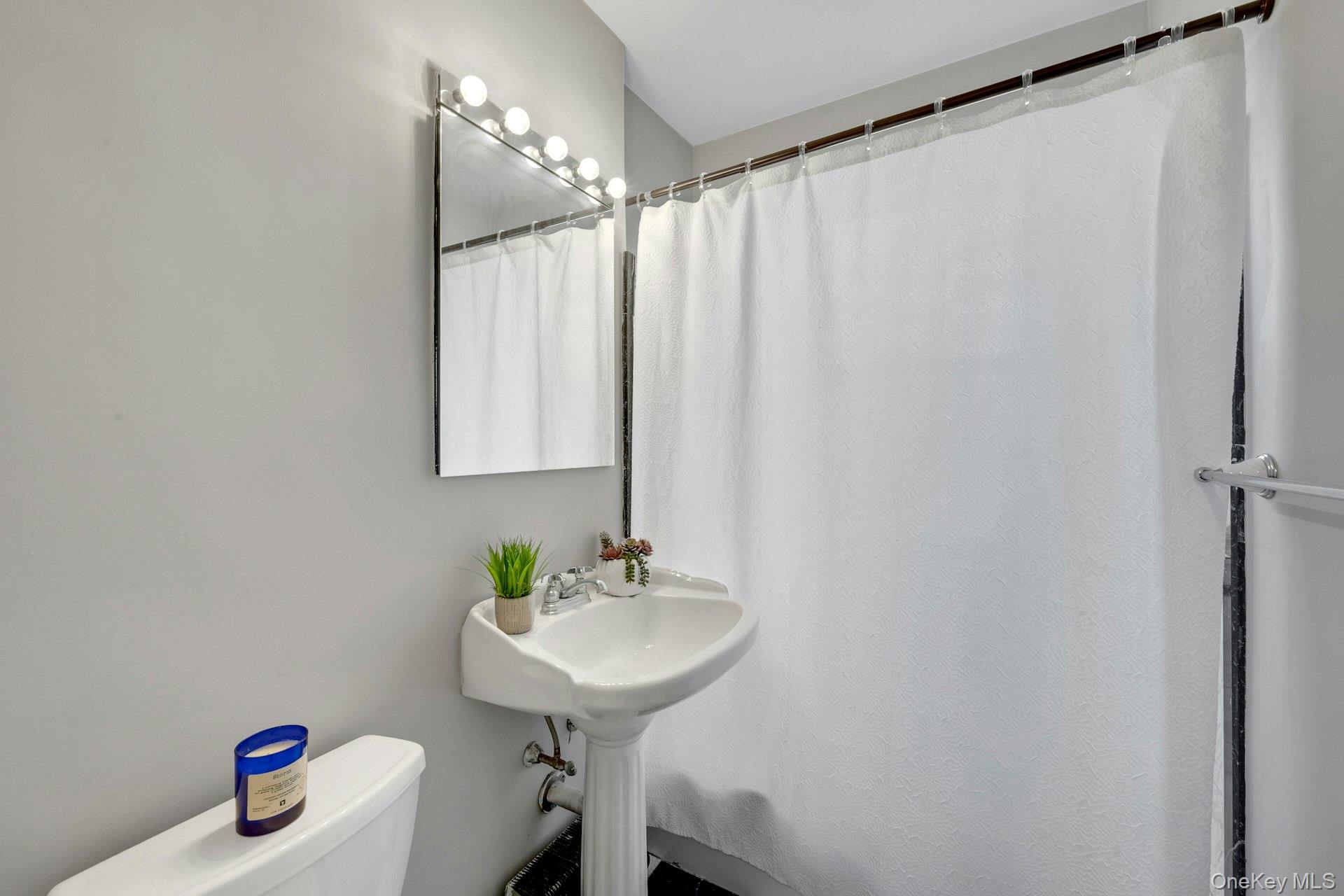 240 Garth Road, Unit 2G2 Scarsdale, NY 10583 - Photo 16 of 25 Clean bathroom