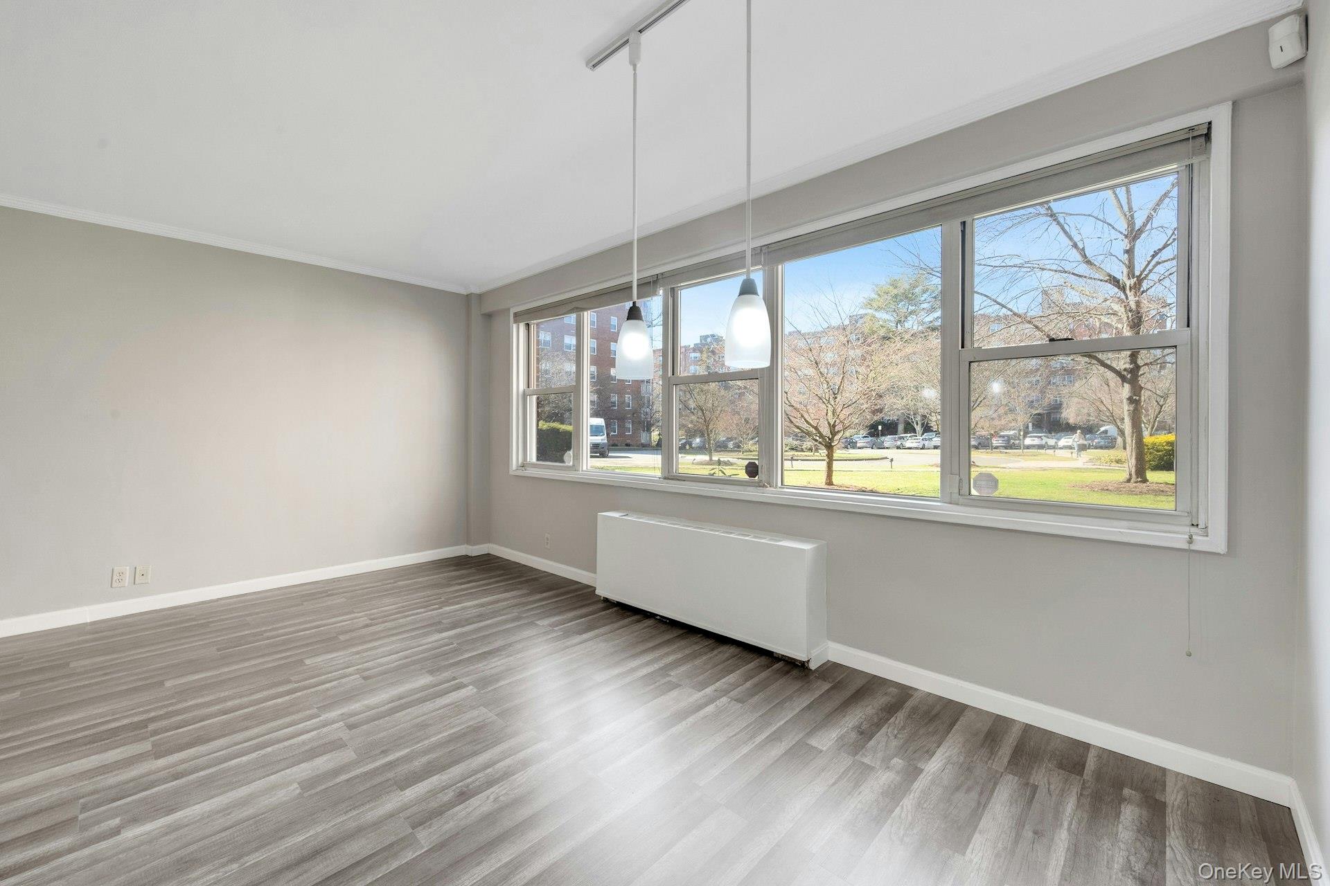240 Garth Road, Unit 2G2 Scarsdale, NY 10583 - Photo 9 of 25 Light and bright dining area