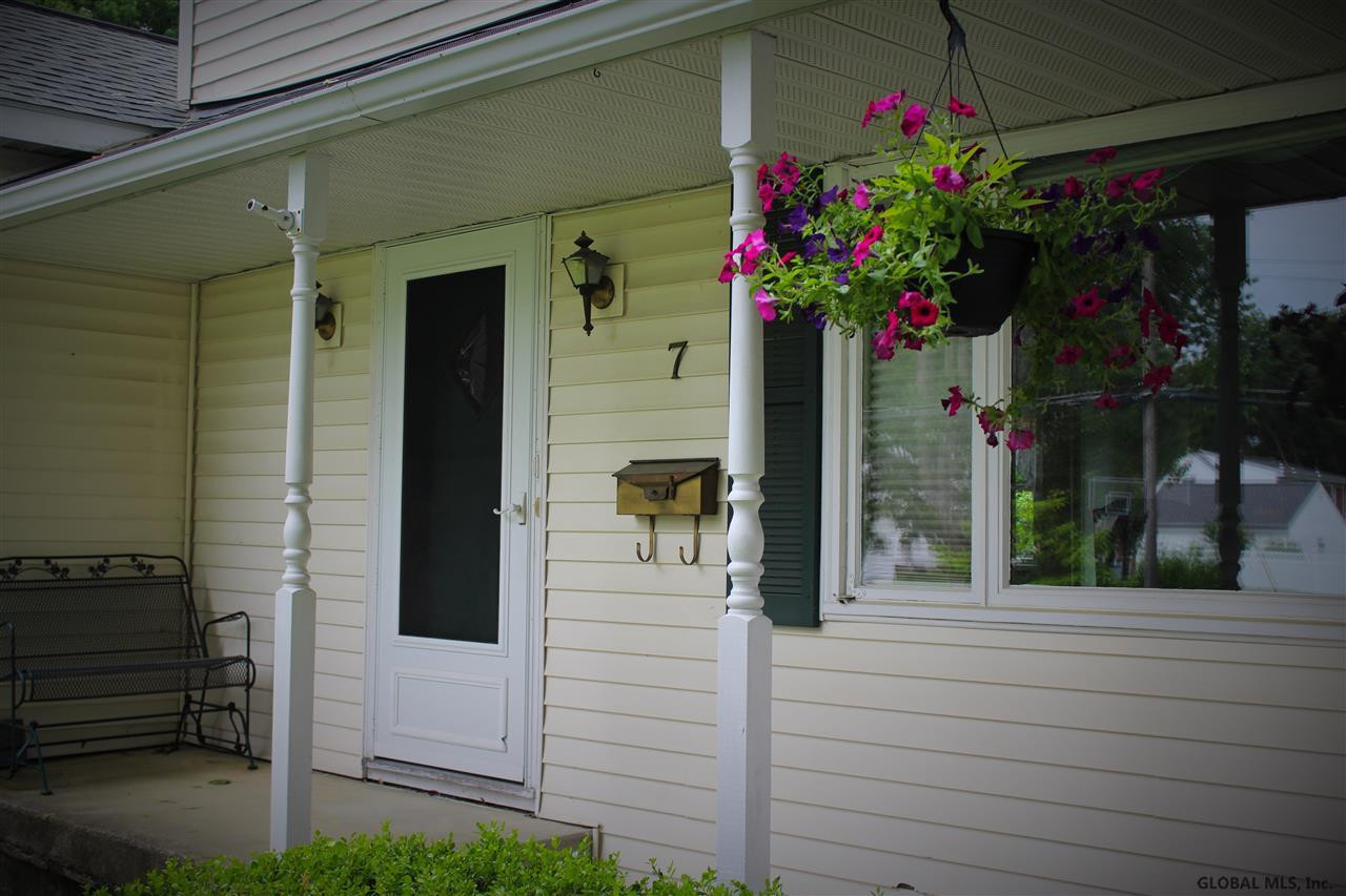 7 Elwood Road Bethlehem, NY 12054 - Photo 2 of 18 Photo 2