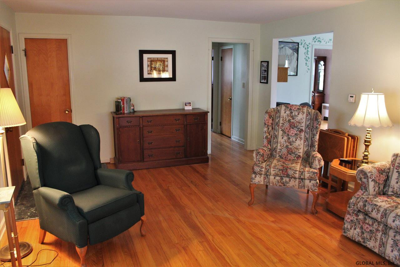 7 Elwood Road Bethlehem, NY 12054 - Photo 4 of 18 Photo 4