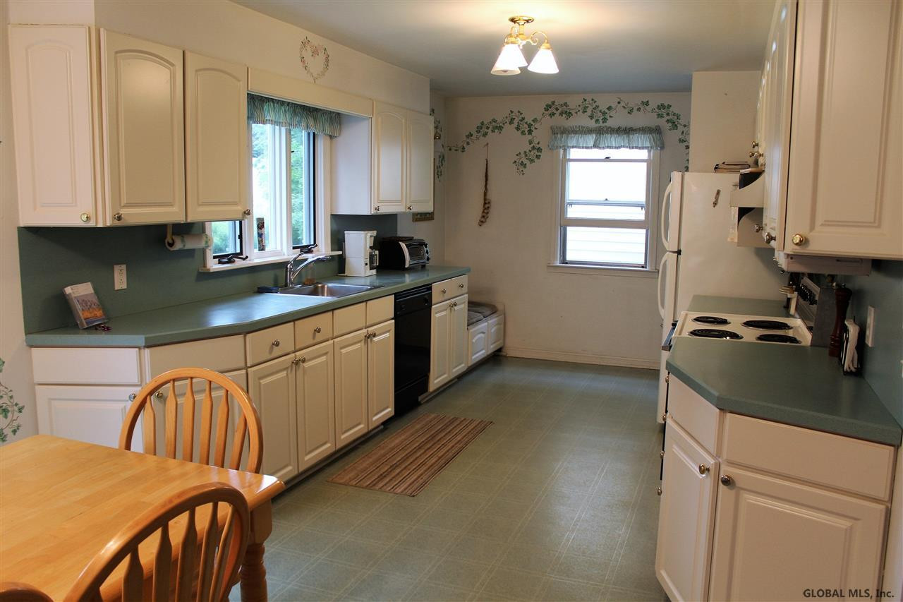 7 Elwood Road Bethlehem, NY 12054 - Photo 6 of 18 Photo 6