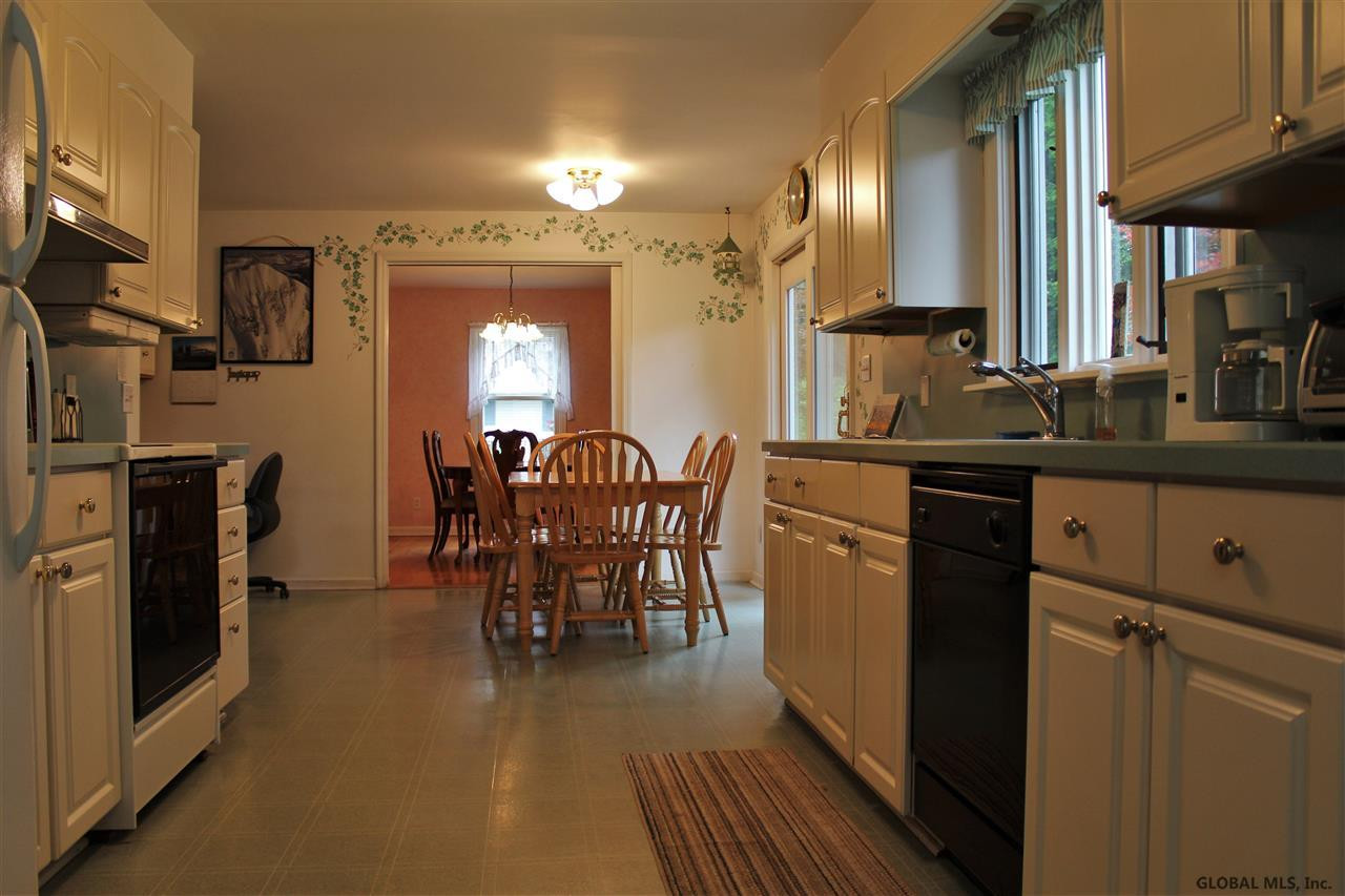 7 Elwood Road Bethlehem, NY 12054 - Photo 8 of 18 Photo 8