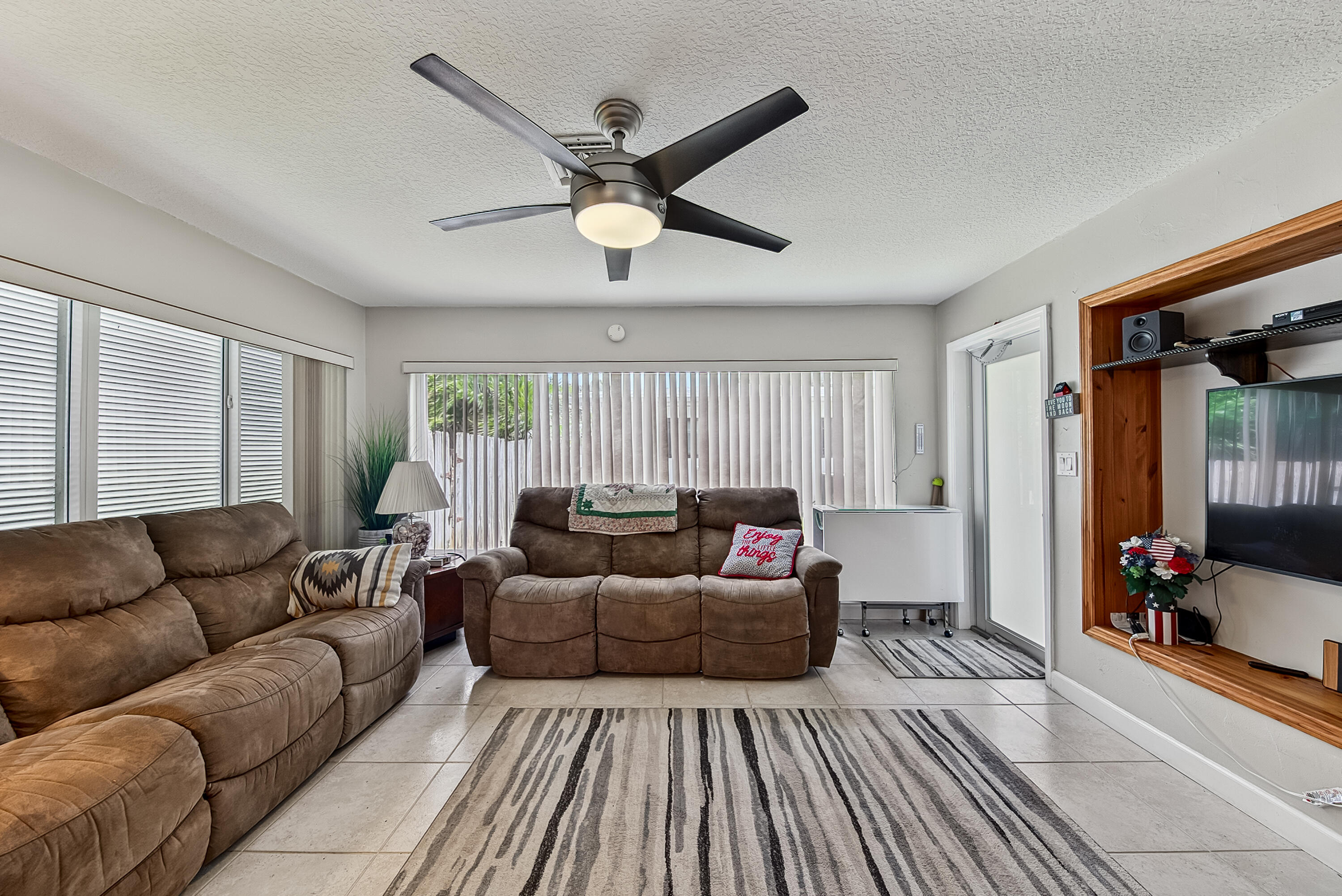 1131 Southwest 3rd Terrace Pompano Beach, FL 33060 - Photo 4 of 35 FAMILY ROOM