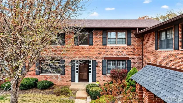 $179,900 | 7919 Royal Arms Court, Unit 2, Crestwood, MO 63123