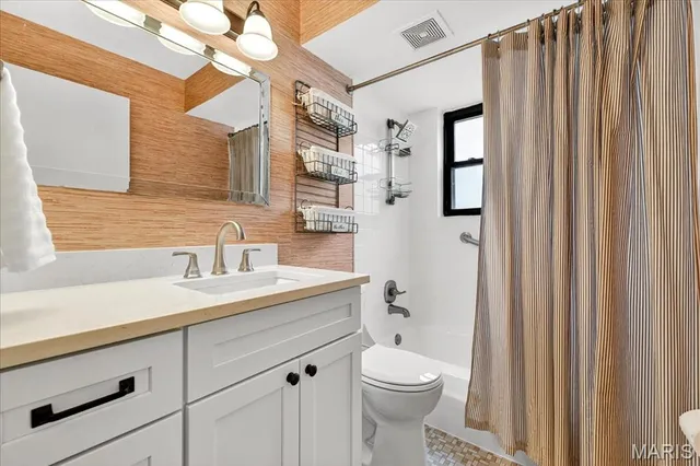 $179,900 | 7919 Royal Arms Court, Unit 2, Crestwood, MO 63123