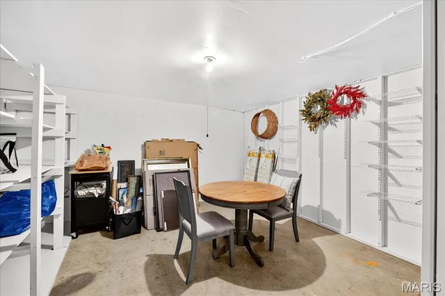 $179,900 | 7919 Royal Arms Court, Unit 2, Crestwood, MO 63123