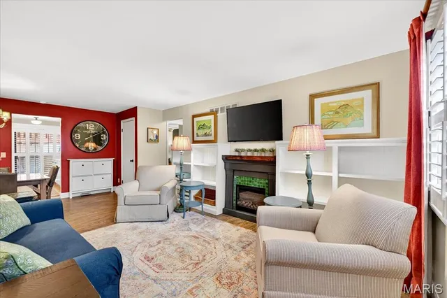 $179,900 | 7919 Royal Arms Court, Unit 2, Crestwood, MO 63123