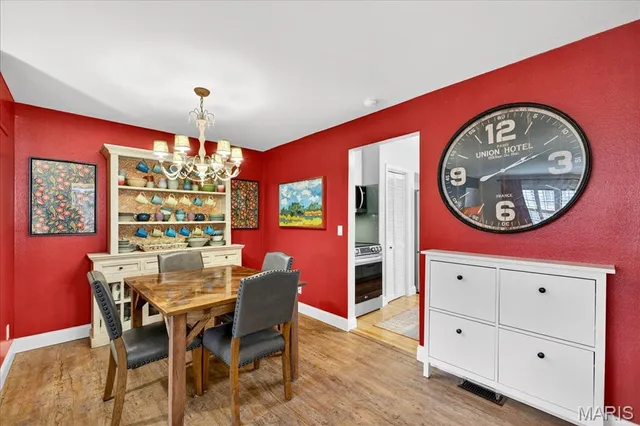 $179,900 | 7919 Royal Arms Court, Unit 2, Crestwood, MO 63123