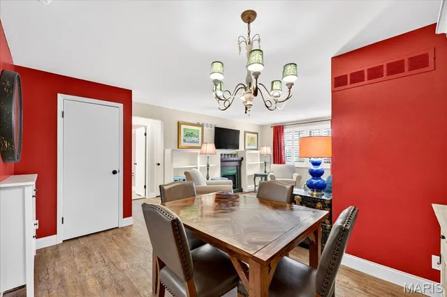 $179,900 | 7919 Royal Arms Court, Unit 2, Crestwood, MO 63123