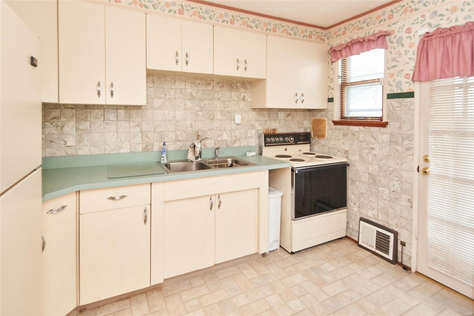 6927 Morgan Ford Road St. Louis, MO 63116 - Photo 8 of 14 Gallery Image 8