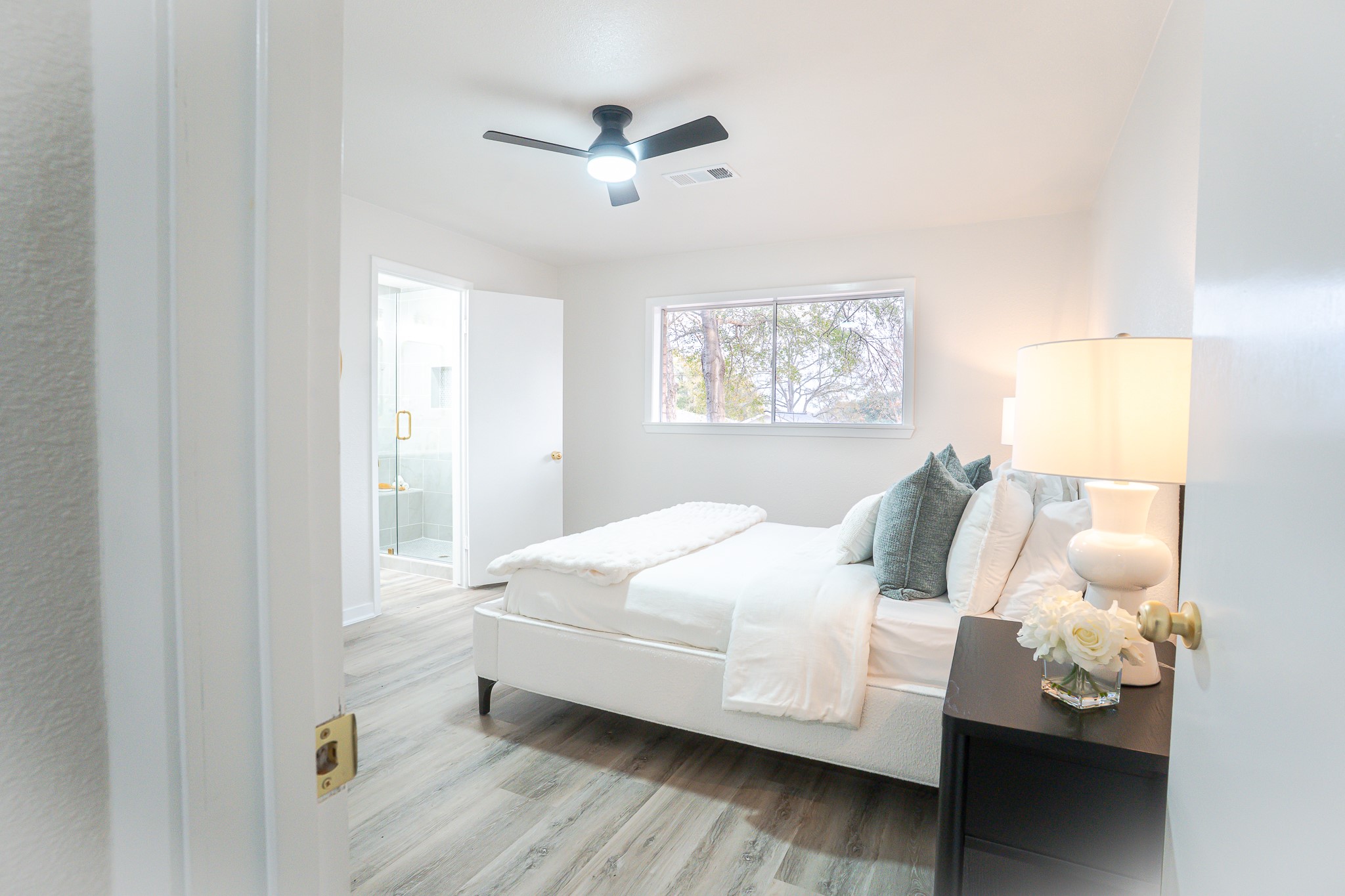 1009 Robinhood Road Brenham, TX 77833 - Photo 4 of 38