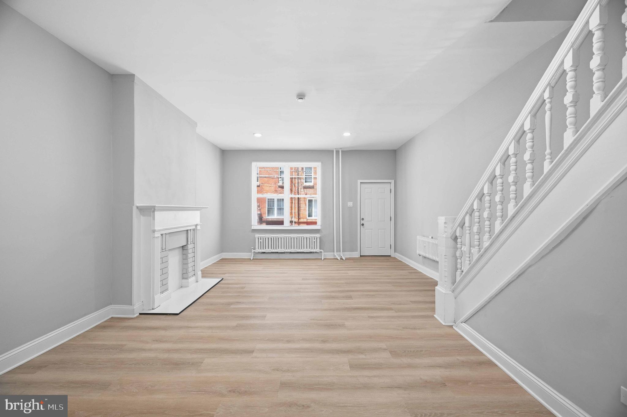 2139 South 15th Street Philadelphia, PA 19145 - Photo 7 of 33 Living Room