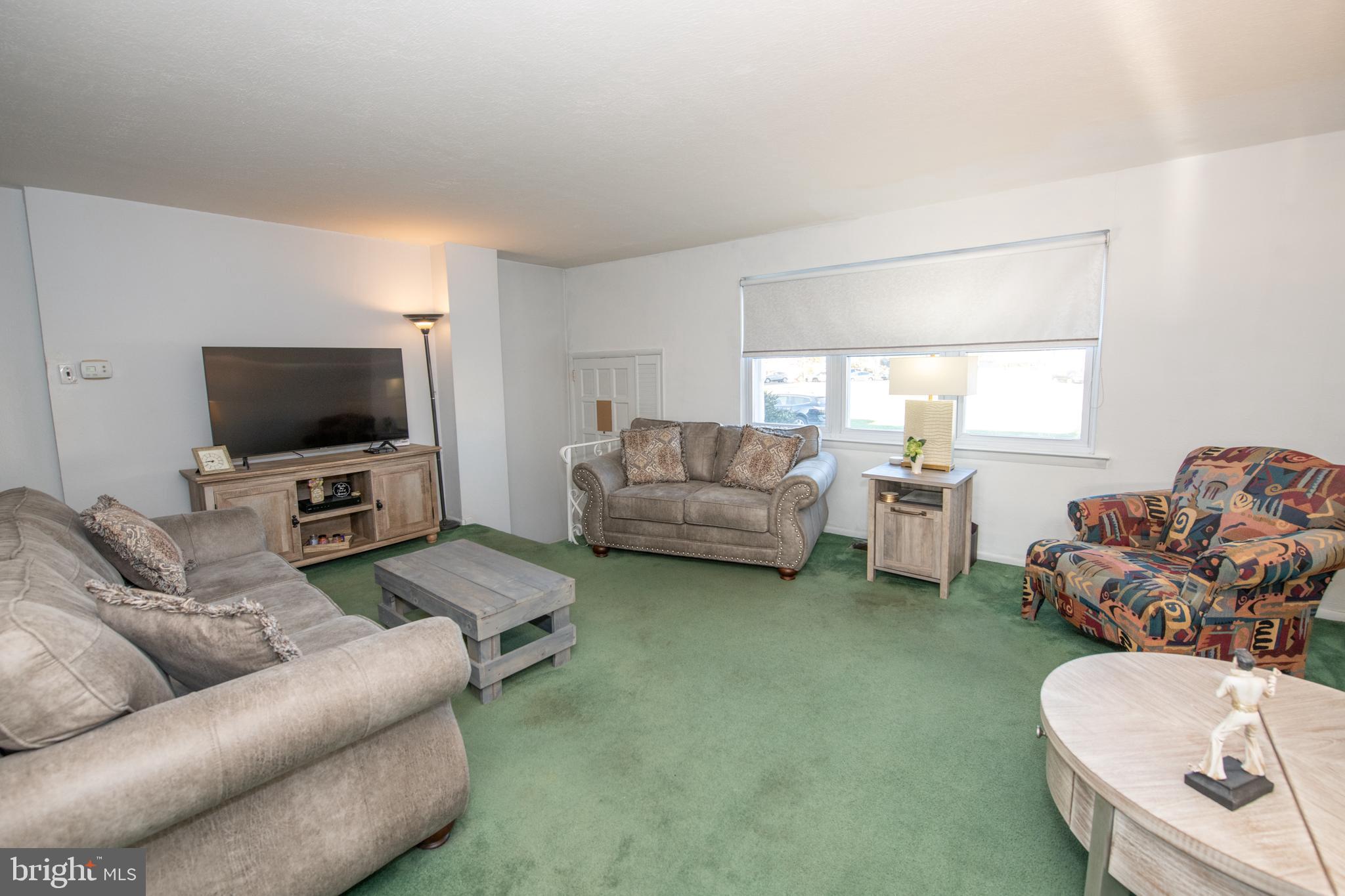 3307 Atmore Road Philadelphia, PA 19154 - Photo 7 of 37 Living Room