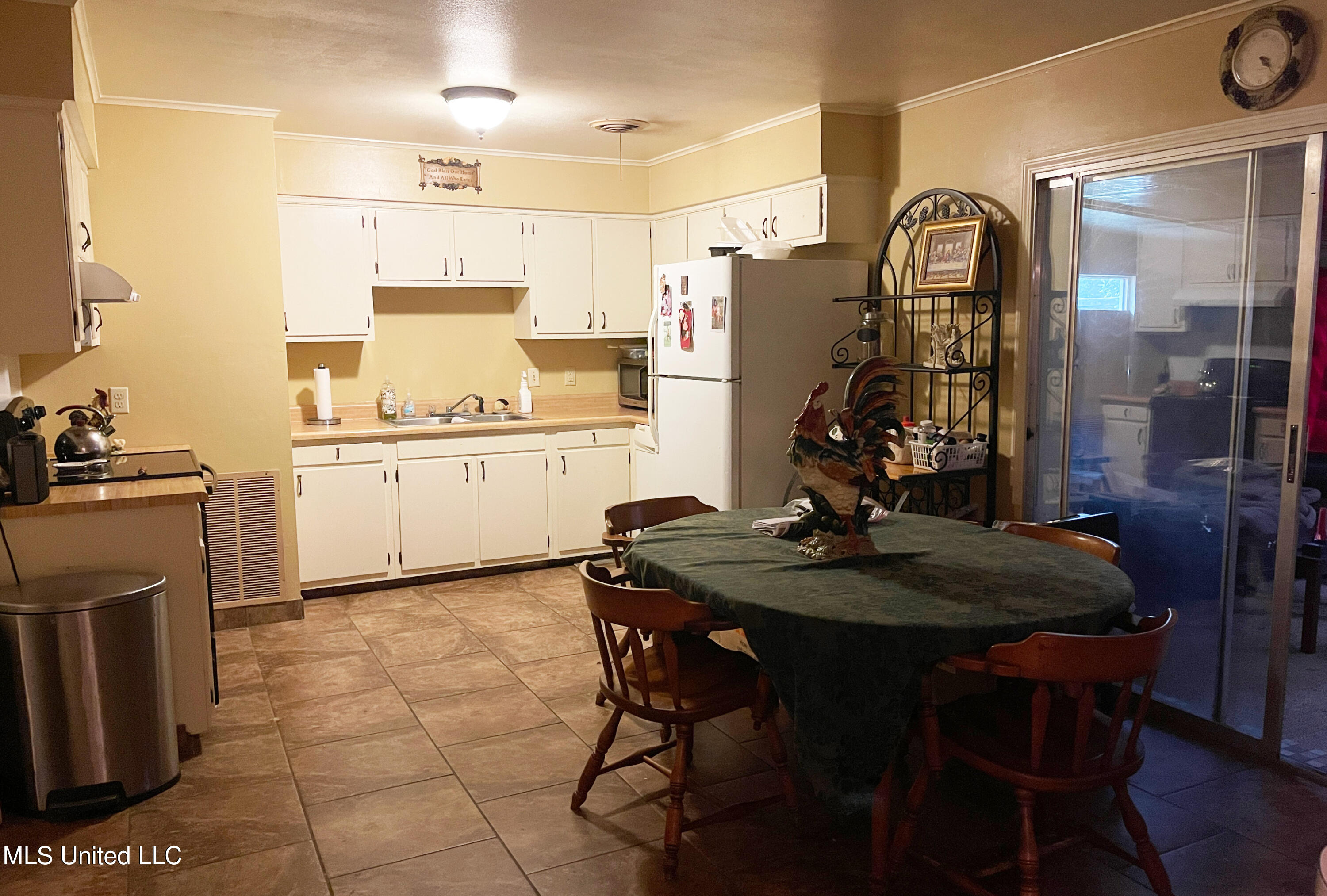 2515 Orleans Road Biloxi, MS 39531 - Photo 5 of 10 Kitchen