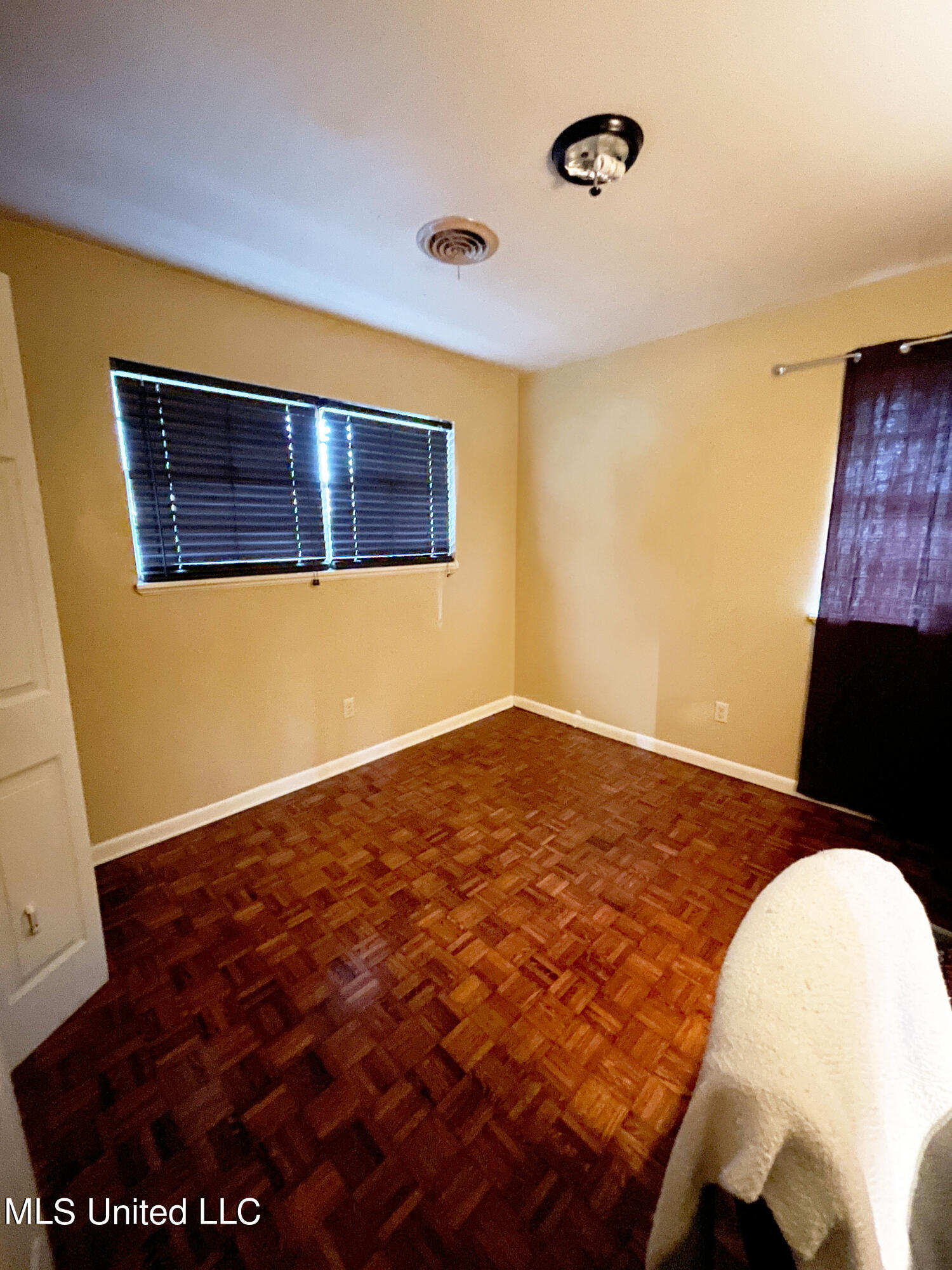 2515 Orleans Road Biloxi, MS 39531 - Photo 8 of 10 Bed1