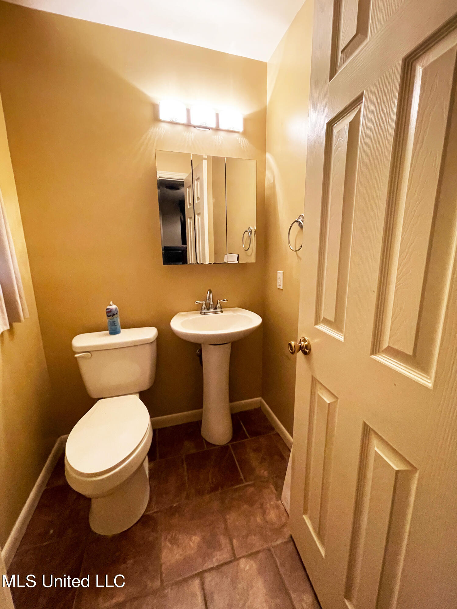 2515 Orleans Road Biloxi, MS 39531 - Photo 9 of 10 Bath 2
