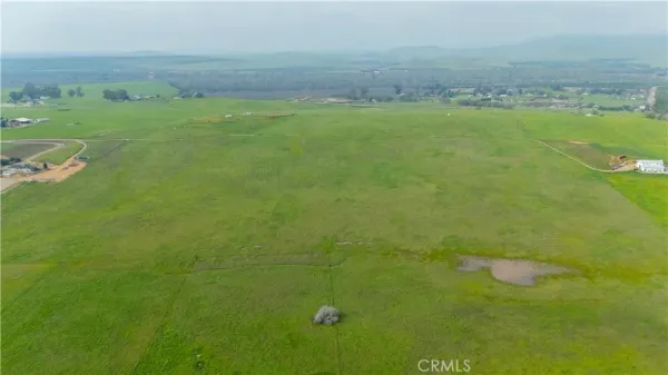a view of a field with an empty space