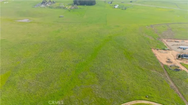 a view of a field with an empty space