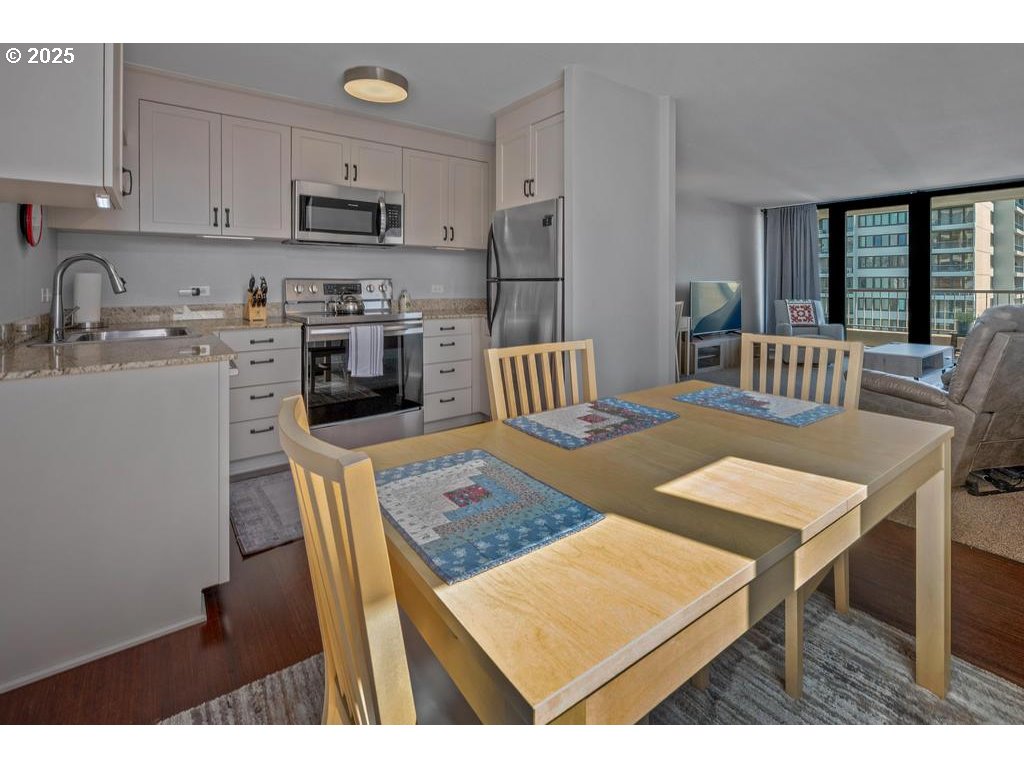 255 Southwest Harrison Street, Unit 17H Portland, OR 97201 - Photo 17 of 48