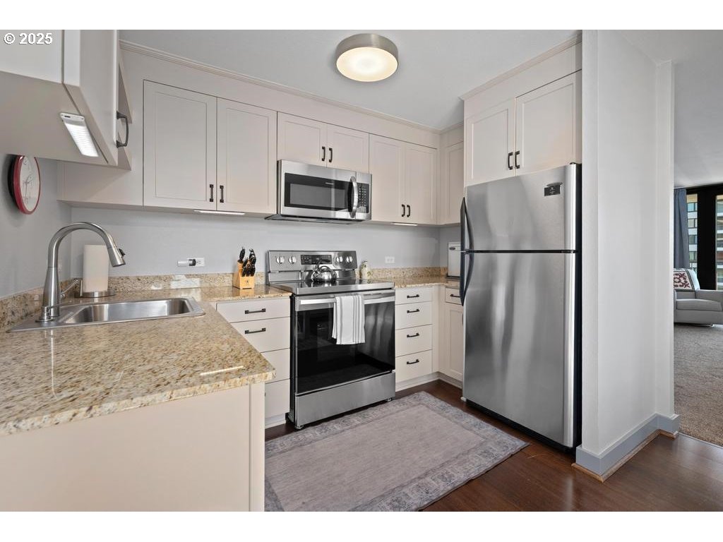 255 Southwest Harrison Street, Unit 17H Portland, OR 97201 - Photo 18 of 48