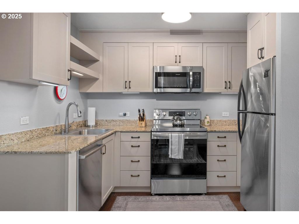 255 Southwest Harrison Street, Unit 17H Portland, OR 97201 - Photo 19 of 48