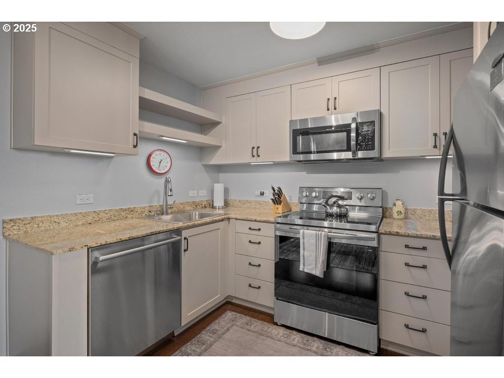 255 Southwest Harrison Street, Unit 17H Portland, OR 97201 - Photo 20 of 48