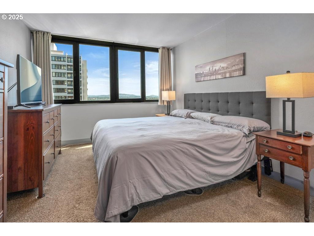 255 Southwest Harrison Street, Unit 17H Portland, OR 97201 - Photo 21 of 48