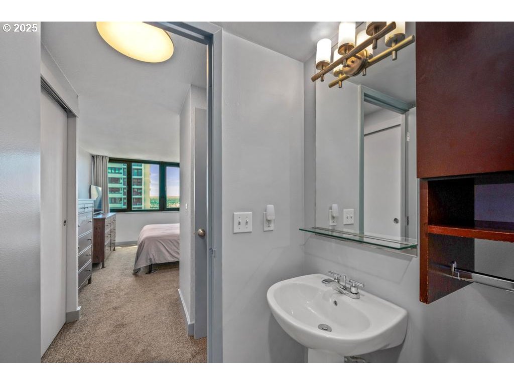 255 Southwest Harrison Street, Unit 17H Portland, OR 97201 - Photo 24 of 48