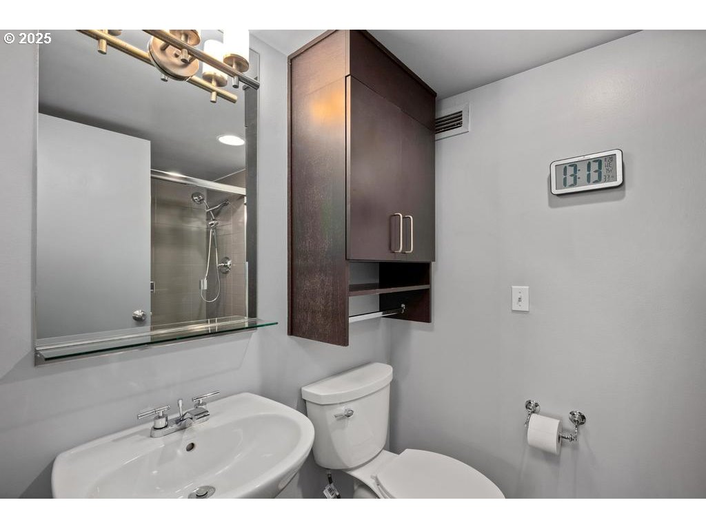 255 Southwest Harrison Street, Unit 17H Portland, OR 97201 - Photo 25 of 48