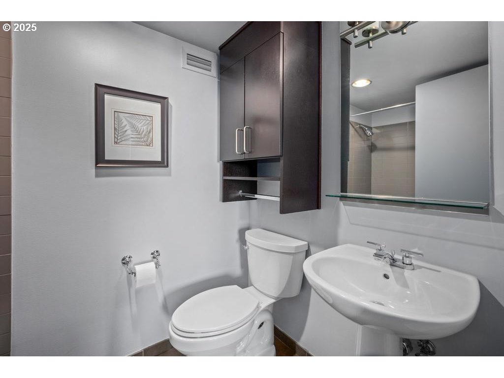 255 Southwest Harrison Street, Unit 17H Portland, OR 97201 - Photo 29 of 48