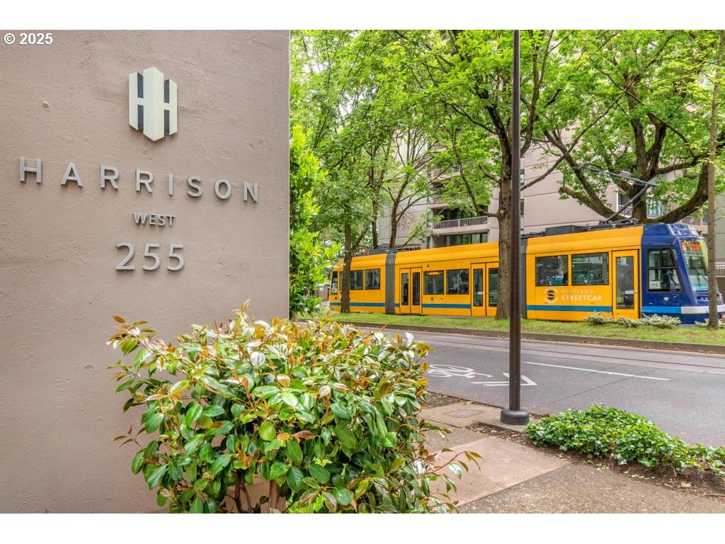 255 Southwest Harrison Street, Unit 17H Portland, OR 97201 - Photo 30 of 48