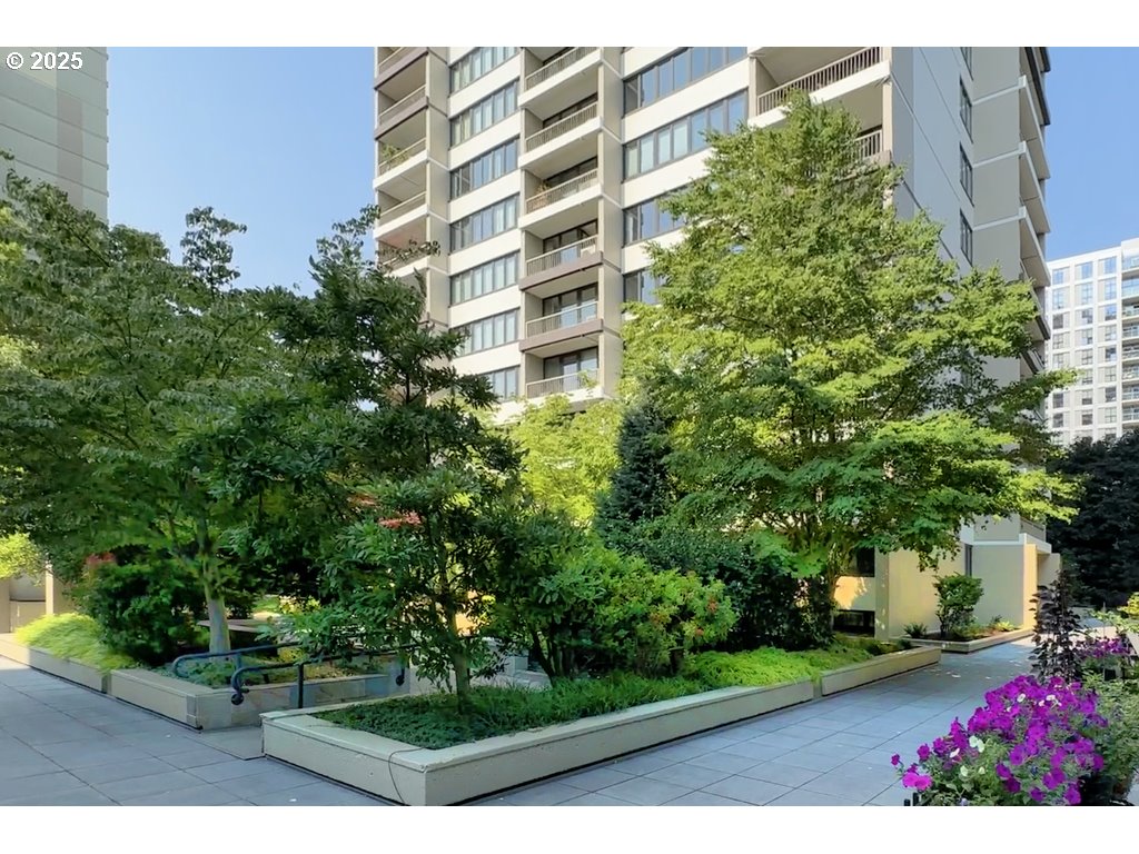 255 Southwest Harrison Street, Unit 17H Portland, OR 97201 - Photo 44 of 48