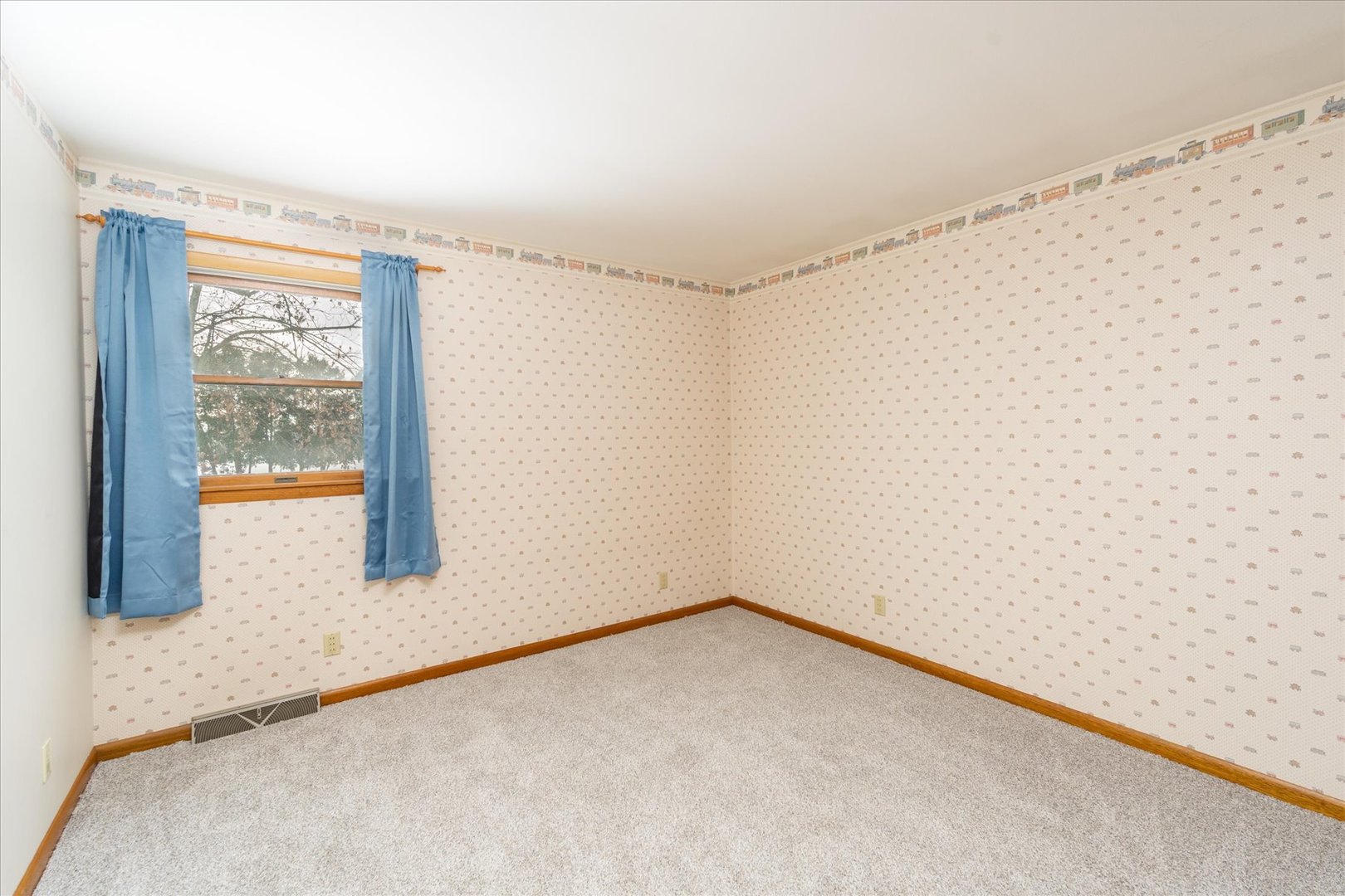 708 East Thompson Street Princeton, IL 61356 - Photo 24 of 46 a view of a room with window