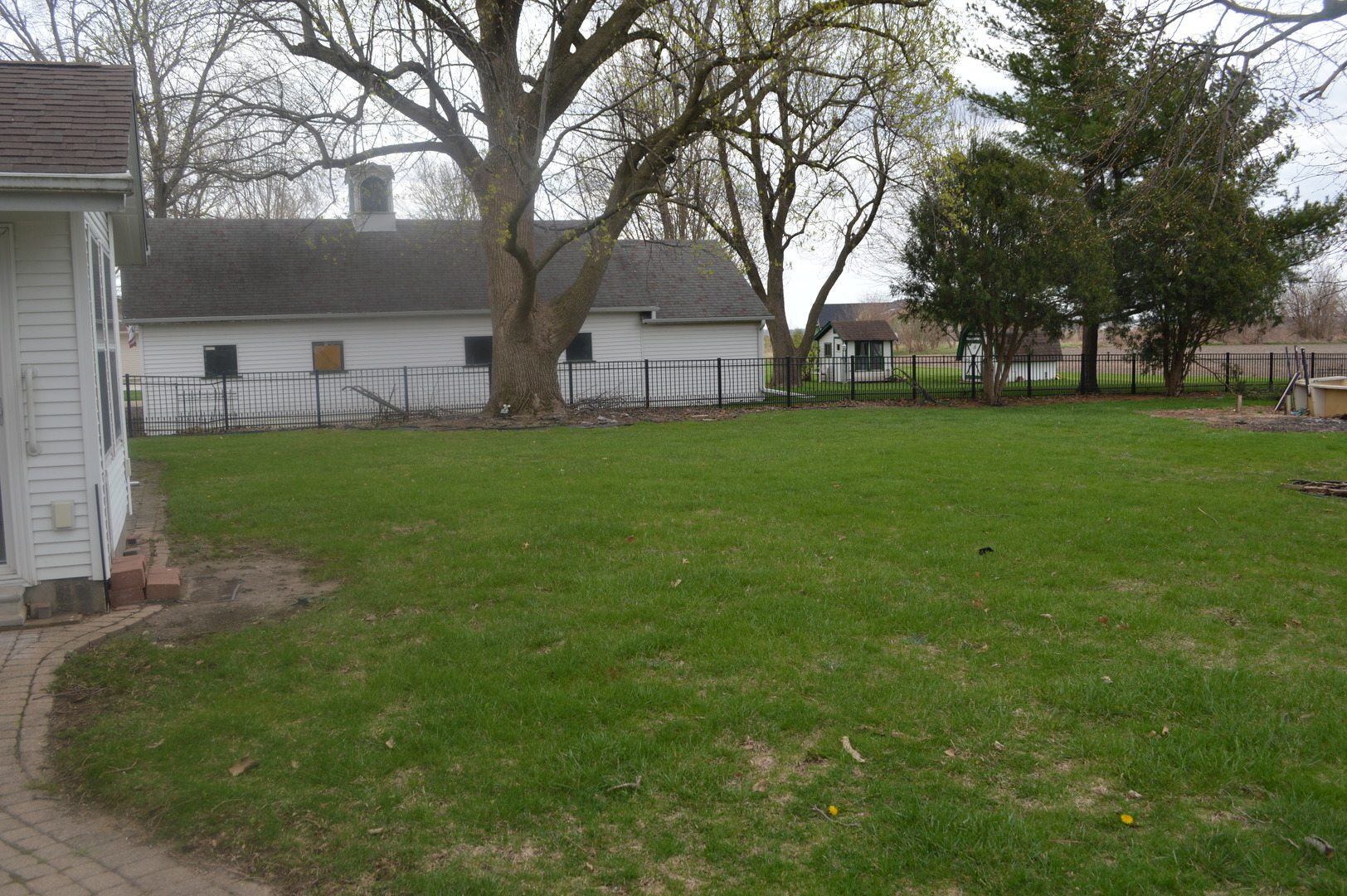708 East Thompson Street Princeton, IL 61356 - Photo 28 of 46 a front view of a house with garden