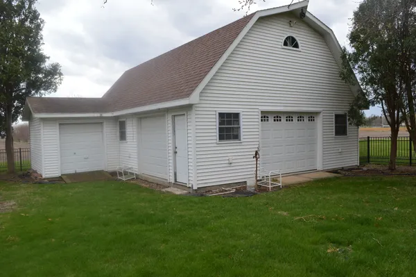 a view of a back yard of the house