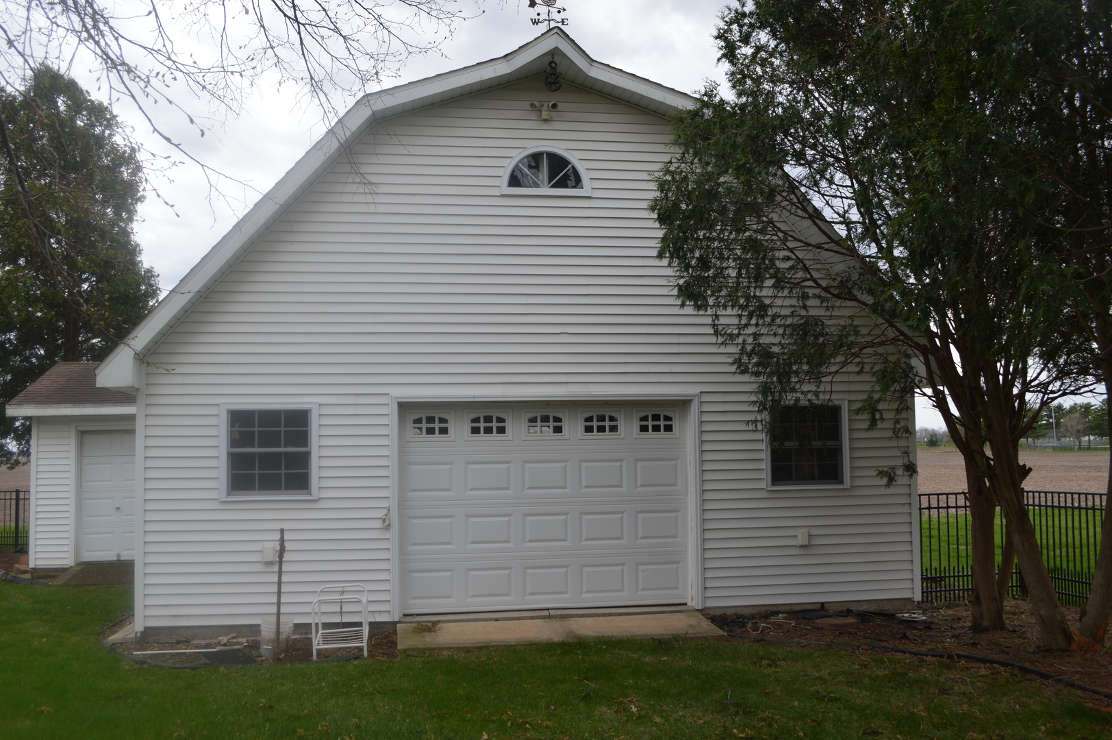 708 East Thompson Street Princeton, IL 61356 - Photo 5 of 46 a view of a house with a yard
