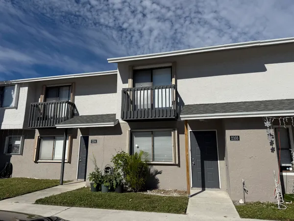 $2,400 | 2103 Wharf Lane, Greenacres, FL 33463