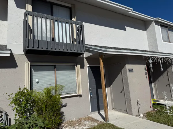 $2,400 | 2103 Wharf Lane, Greenacres, FL 33463