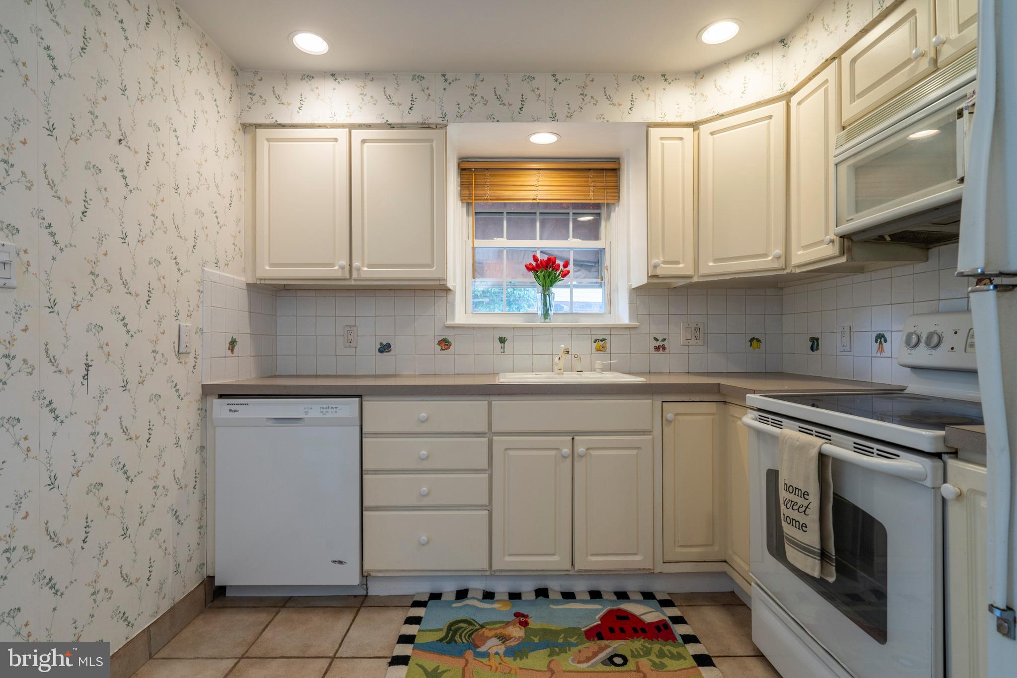 512 St Albans Road Havertown, PA 19083 - Photo 10 of 28